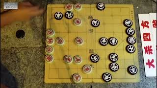 象棋大師以一敵百氣場強大，幾十個高手都不是對手，孫浩宇太牛了