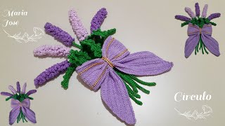 Arranjo de flores lavanda em crochê com Maria José.