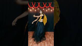 RESAM KA LEHNGA #dance #trend #trending #muskaansharma #mdc #cholikepeeche #maduridixit #illaarun