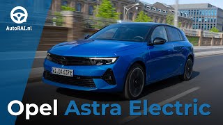 Opel Astra Electric (2023) Review - Opel's antwoord op de ID.3 - AutoRAI TV