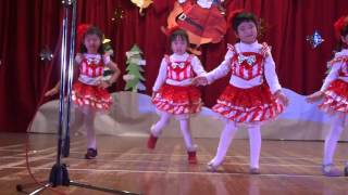 小乖 彣彣4Y11M (2015幼兒園聖誕Party中班表演-All I Want For Christmas Is You)