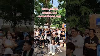 魔都游记：街头艺人即兴演绎《军港之夜》#好听的音乐总是触动人的心灵 #舞台无处不在 #街头艺人#真人真唱