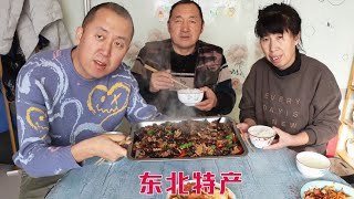 东北家乡特产，纯天然野生榛蘑，用猪肉炒着吃，风味独特，吃过瘾