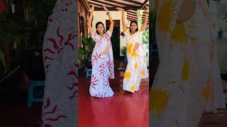 අනේ ඒ  ටීචලා දෙන්නගේ  ලස්සන😍😍##\\\\ twins dance ##//( පහතරට )short dance@/@/@