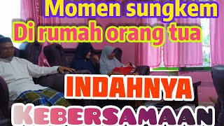 Momen sungkem di rumah orang tua