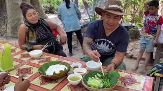 khmer Noodles Serving with Mud fish Sauce in Siem Reap នំបញ្ចុកទឹកប្រហុកនៅខេត្តសៀមរាប