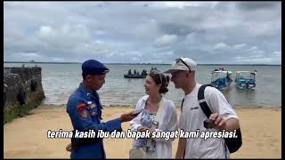 Begini Reaksi Wisatawan Australia melihat Polairud Bali bersihkan sampah di laut