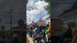 Perlintasan Kereta Api Palang CV. Cahaya Abadi di Malang