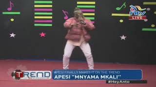 Apesi performing Kwa Bar on The Trend