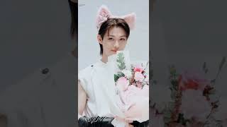 Felix with flowers is beautiful♡ #felix #straykids