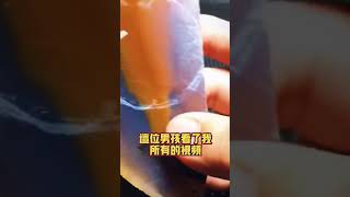 你會為這位男孩點贊嗎