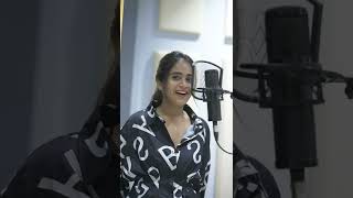 Deepthi Sunaina singing Chustu Chustune Rojulu Gadiche #Deepthisunaina #Shorts #Youtubeshorts #37