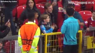 Kubo Takefusa take a photo with Manchester United kid fan,gave his shirt to fan 20220908