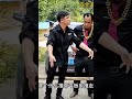 歹徒把绑来的女人塞进车里！被保安拦截！他能发现不对吗？ 短剧 农村搞笑短剧 正能量 正义