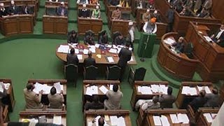 Ruckus in Delhi Assembly | दिल्ली विधानसभा में हंगामा, बीजेपी विधायक को किया गया निलंबित