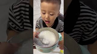 谁家小孩吃饭跟你似的 #干饭了干饭了 #调皮捣蛋的小家伙 #funny #funnyshorts #baby #shorts