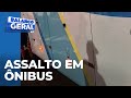 Quatro homens armados assaltam ônibus na BR 369, em Cascavel, veículo ficou com marcas de tiros