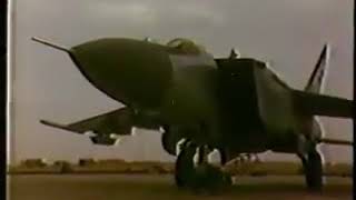 Syrian Air Force MiG-25 low-altitude flight (1980s footage)