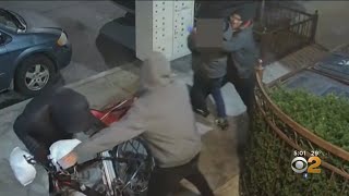 Pizza Delivery Worker Violently Attacked, Robbed In Brooklyn