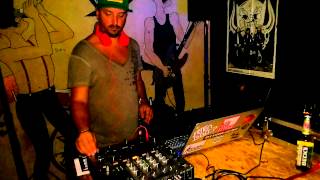 DJ Roque Rodriguez plays new Track \