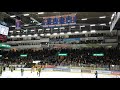 19.3.2019 ilves saipa pelin jälkeen pelaajat tervehtivät yleisöä ja lukas dostal sukeltaa