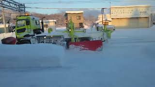 開発さんのトラック式除雪車