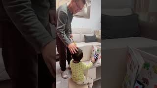 儿子为了玩手机想出着损招，太机智了！#cute #baby #funny #comedy