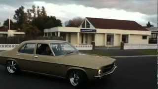 HQ holden 1972 308 4 speed  cold tune run with headders