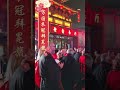 国外游客组团来大唐不夜城了，感受大唐风采。西安旅游好，越来越多的国外游客也喜欢来大唐了。 大唐不夜城