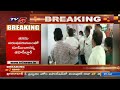 తహశీల్దార్ పై వైసీపీ నేత దాడి ycp leader attack on tahsildar in prakasam tv5 news digital