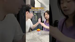 情侶玩反應力遊戲，女生絲滑地挨了一巴掌，網友：我是萬萬沒想到