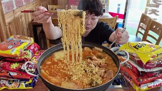 10 Packets of Ramen in Kimchi Stew \u0026 Unlimited Rice and Ramyun