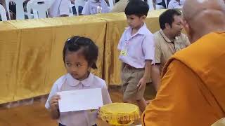 ปทุมธานี พระธรรมรัตนาภรณ์มอบทุนการศึกษาพระสงฆ์สามเณรและนักเรียนยากจน รวมกว่า 1.3 ล้านบาท