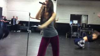 Victoria Justice dances to \