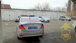 В приморском городе Артёме сотрудники ДПС вызволили мужчину из объятого едким дымом помещения