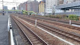 2021.11.17(水) 東淀川駅　12時39貨物列車🚃 5050レ　岡A28 EF210-168