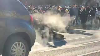 Жестокое задержание девушки на митинге в Санкт Петербурге