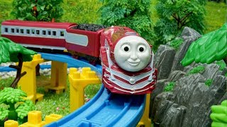 Thomas dan Teman Kereta Mainan Jembatan Perakitan