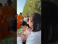 ตักบาตร รีวิว ทำบุญ ธรรมะ ใส่บาตร ธรรมกาย ธรรมยาตรา วัดพระธรรมกาย vlog youtube youtuber