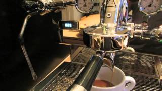 Making a Cappuccino with the ECM Controvento