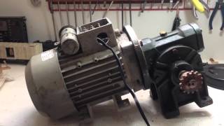 Motorreductor Siemens 1750 rpm 90:1 en Funcionamiento