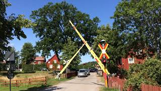 Gammal järnvägsövergång vid Mariefreds station / Swedish vintage railroad crossing