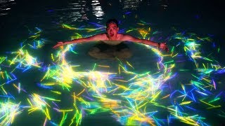 NTN - Thả Que Phát Sáng Xuống Bể Bơi (1000 Light Sticks Pool)