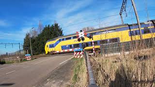 Spoorwegovergang Krabbendijke // Dutch Railroad Crossing