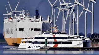 Zurück von Borkum AG EMS Inselfähre trifft große Autotransporter in Emden ferry meets car carriers