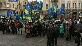 В Харькове прошел митинг сторонников власти и форум Евромайданов