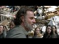 The Walking Dead S7E10 - The Group vs The Scavengers