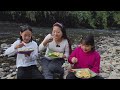 a mini picnic with my two lovely students 🍝🥣🥗 😊💚💟💟