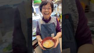 94歳ツムツムおばあちゃん今朝の味噌汁はキャベツと人参🥕とじゃがいも🥔👵❤️