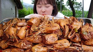 Qiu Mei made five kilograms of duck heads to make spicy duck heads. A plate full of chili was fried